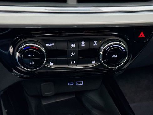 New 2026 Chevrolet Trax LT w/ Sunroof Package image 18