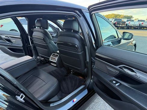 Used 2018 BMW 750i xDrive AWD/4WD image 23