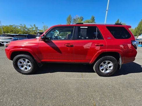 Used 2022 Toyota 4Runner SR5 AWD/4WD image 8
