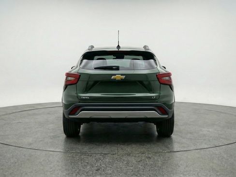 Used 2025 Chevrolet Trax LT FWD image 7