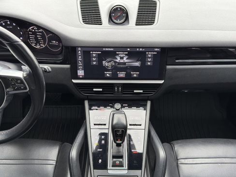 Used 2020 Porsche Cayenne image 21
