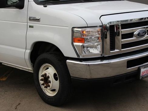 Used 2024 Ford F250 XLT w/ Snow Plow Prep Package AWD/4WD image 3