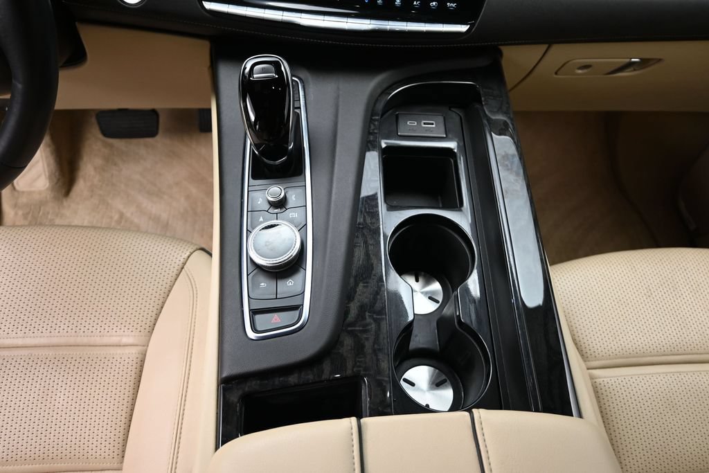 Certified 2024 Cadillac Escalade ESV Premium Luxury AWD/4WD image 17