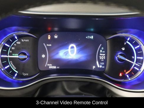 Used 2022 Chrysler Pacifica Limited w/ Uconnect Theater Family Group FWD image 22