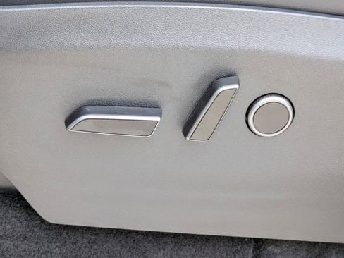 Used 2024 Tesla Model Y Long Range AWD/4WD image 16