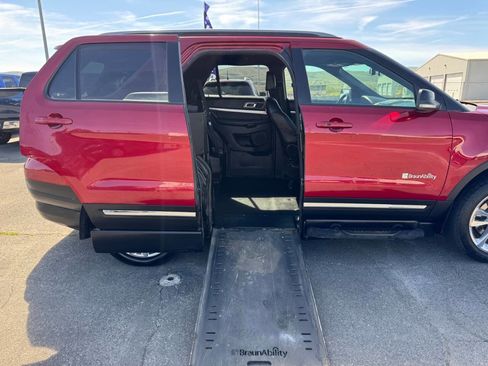 Used 2018 Ford Explorer XLT w/ Equipment Group 202A image 8