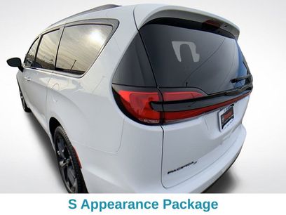 New 2026 Chrysler Pacifica Select w/ S Appearance Package