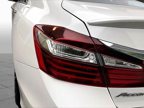 Used 2016 Honda Accord Sport image 25