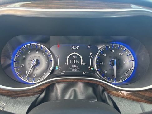 Used 2022 Chrysler Pacifica Limited FWD image 13
