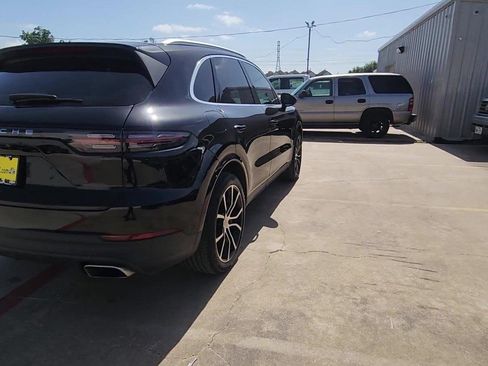 Used 2022 Porsche Cayenne AWD/4WD image 8