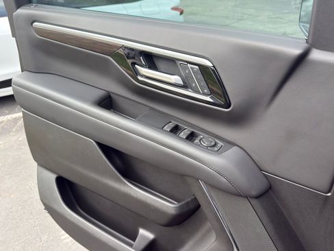 Used 2025 Chevrolet Tahoe Z71 w/ Comfort Package image 23