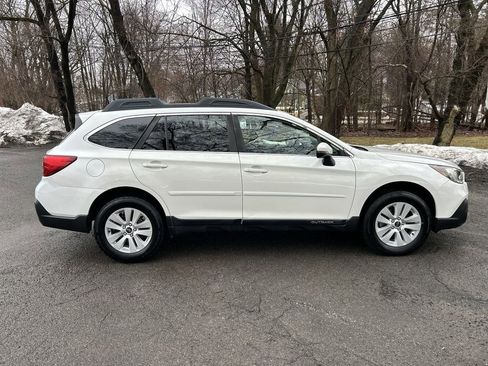 Used 2019 Subaru Outback 2.5i Premium image 9