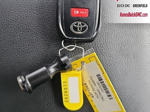 Used 2024 Toyota Tacoma SR5 AWD/4WD image 18