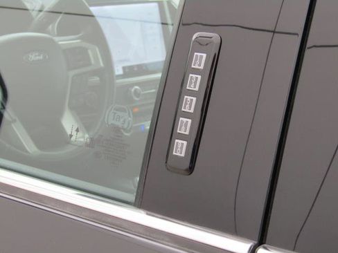 Used 2022 Ford F250 Platinum AWD/4WD image 16