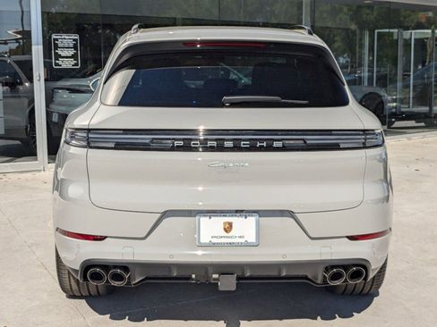 Certified 2025 Porsche Cayenne image 10