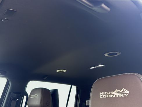 Used 2023 Chevrolet Suburban High Country w/ Advanced Technology Package AWD/4WD image 12
