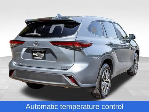 Used 2023 Toyota Highlander XLE AWD/4WD image 6