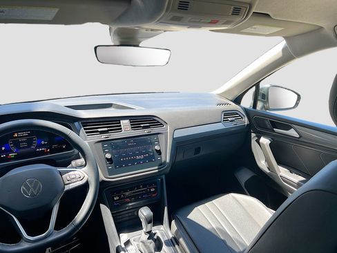 Used 2022 Volkswagen Tiguan SE FWD image 22