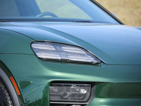 Certified 2025 Porsche Macan 4S Electric image 31