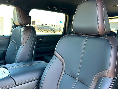New 2026 Nissan Armada SL w/ Captain's Chari Seat Package AWD/4WD image 11