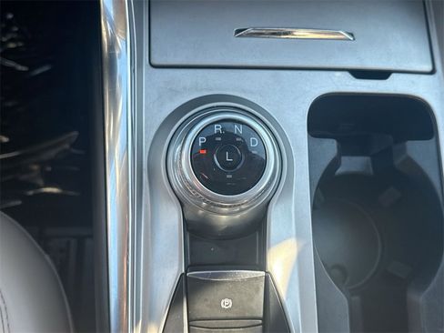 Used 2021 Ford Explorer XLT w/ Equipment Group 202A image 22