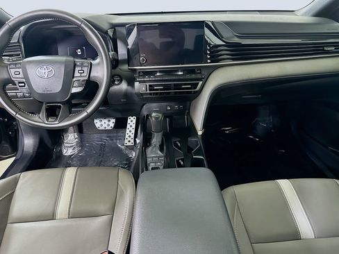 Used 2025 Toyota Camry SE image 18