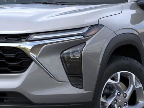 New 2026 Chevrolet Trax LS w/ LS Convenience Package FWD image 10