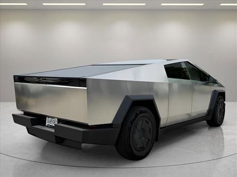 Used 2024 Tesla Cybertruck AWD Crew Cab image 5