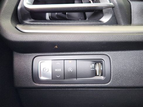 Used 2025 Chevrolet Traverse LT FWD image 22