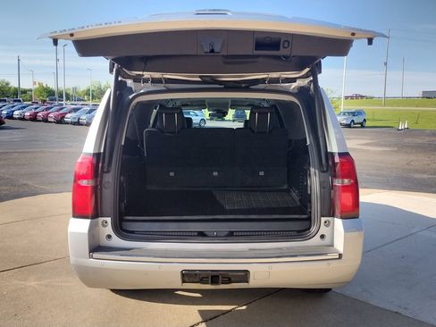 Used 2018 Chevrolet Suburban Premier AWD/4WD image 12