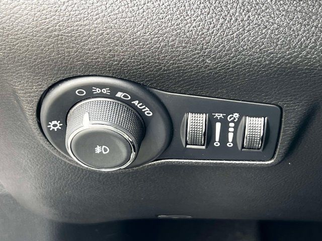 Used 2024 Jeep Compass Trailhawk AWD/4WD image 18