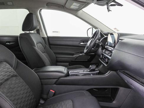 Used 2022 Nissan Pathfinder SV image 17