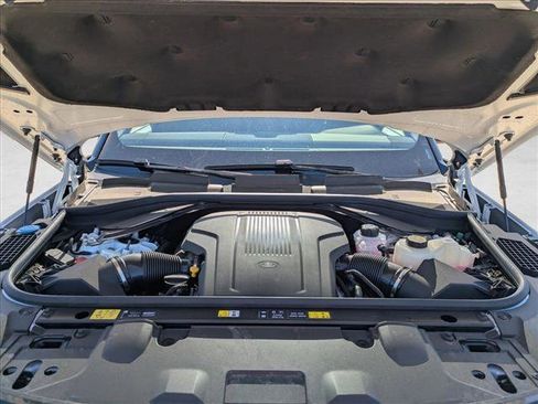 New 2025 Land Rover Range Rover SE image 17