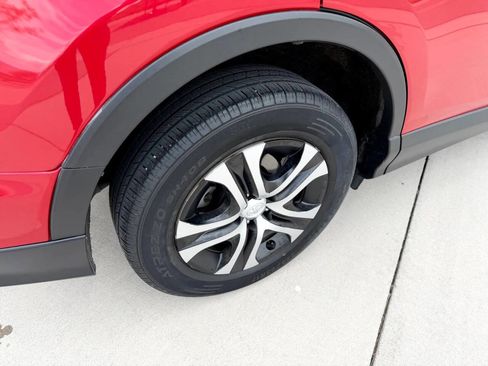 Used 2016 Toyota RAV4 LE AWD/4WD image 10