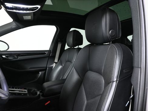 Used 2025 Porsche Macan Turbo AWD/4WD image 6