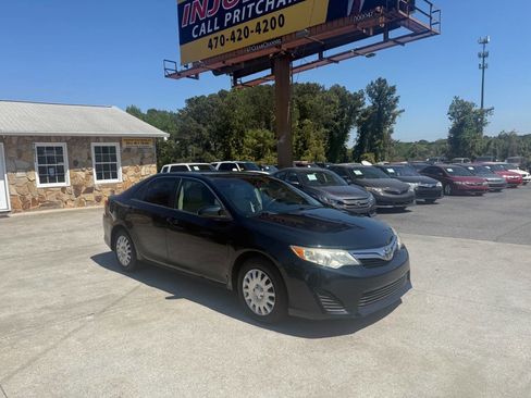 Used 2012 Toyota Camry LE image 9