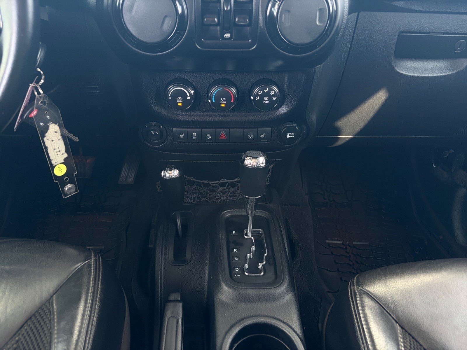 Used 2017 Jeep Wrangler Unlimited Sahara AWD/4WD image 18