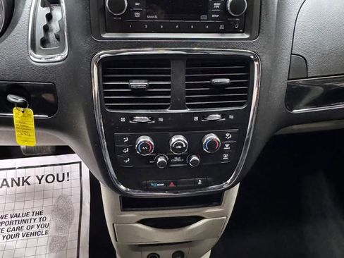 Used 2016 Dodge Grand Caravan SE image 9