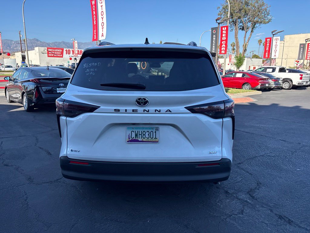 Used 2026 Toyota Sienna XLE FWD image 5