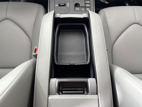 Certified 2023 Toyota Highlander XLE image 36