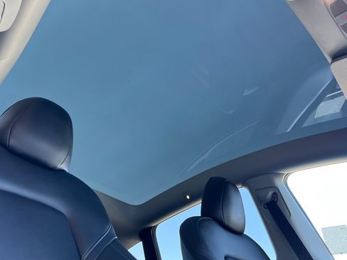 Used 2021 Tesla Model Y Long Range image 17