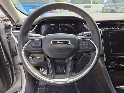 Used 2024 Jeep Grand Cherokee Laredo image 26