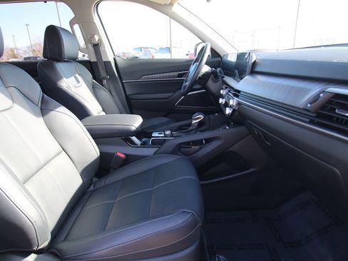 Used 2024 Kia Telluride EX w/ EX Captain's Chair Package image 8