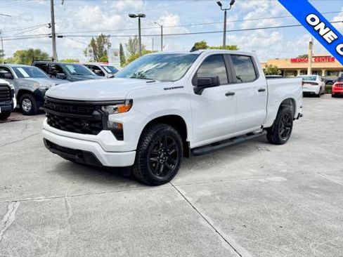 Used 2025 Chevrolet Silverado 1500 Custom w/ Turbomax Blackout Package RWD image 2