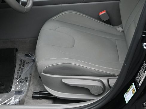 Used 2024 Hyundai Elantra SEL w/ Convenience Package FWD image 13