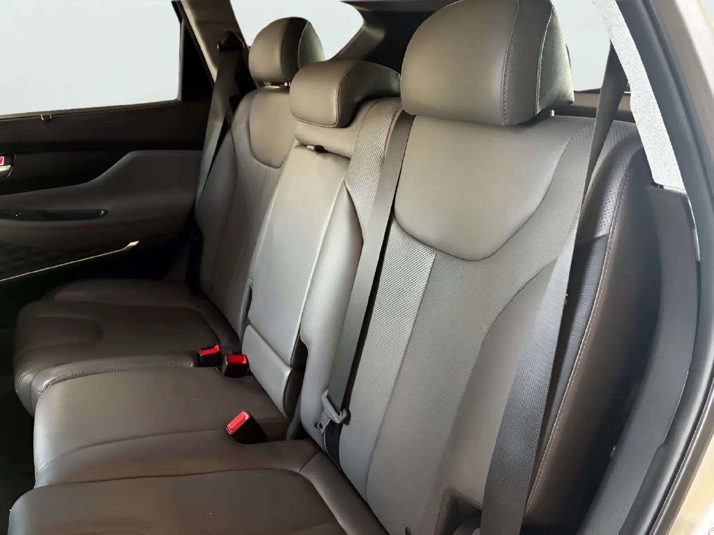 Used 2019 Hyundai Santa Fe Limited FWD image 10