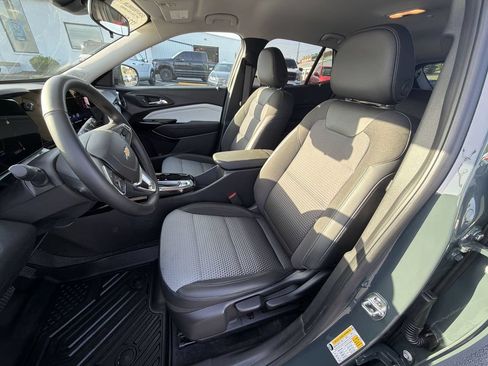 Used 2025 Chevrolet Trax LT w/ Driver Confidence Package FWD image 17