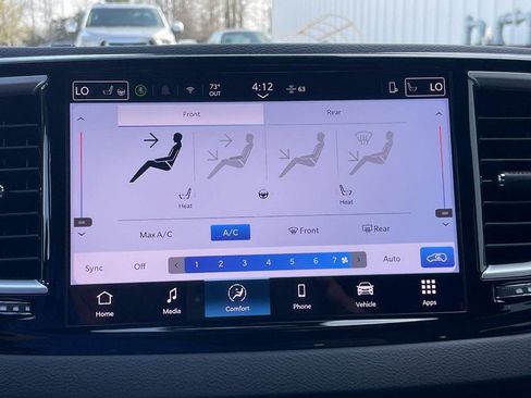 Used 2025 Chrysler Pacifica Select image 37