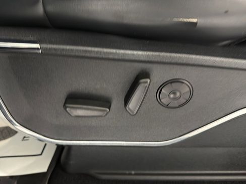 Used 2023 Ford F350 Platinum image 17