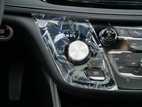 New 2026 Chrysler Pacifica Limited w/ Trailer Tow Group image 17